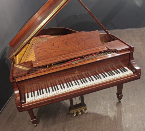 Steinway Model M 5'7'' Grand Piano Walnut Restaurado